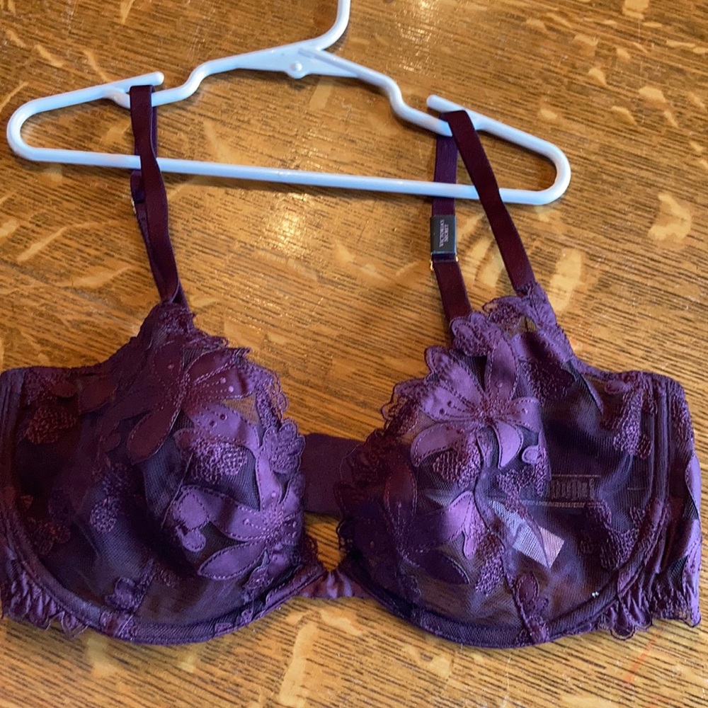 Victoria Secret Bra 34DD NWT